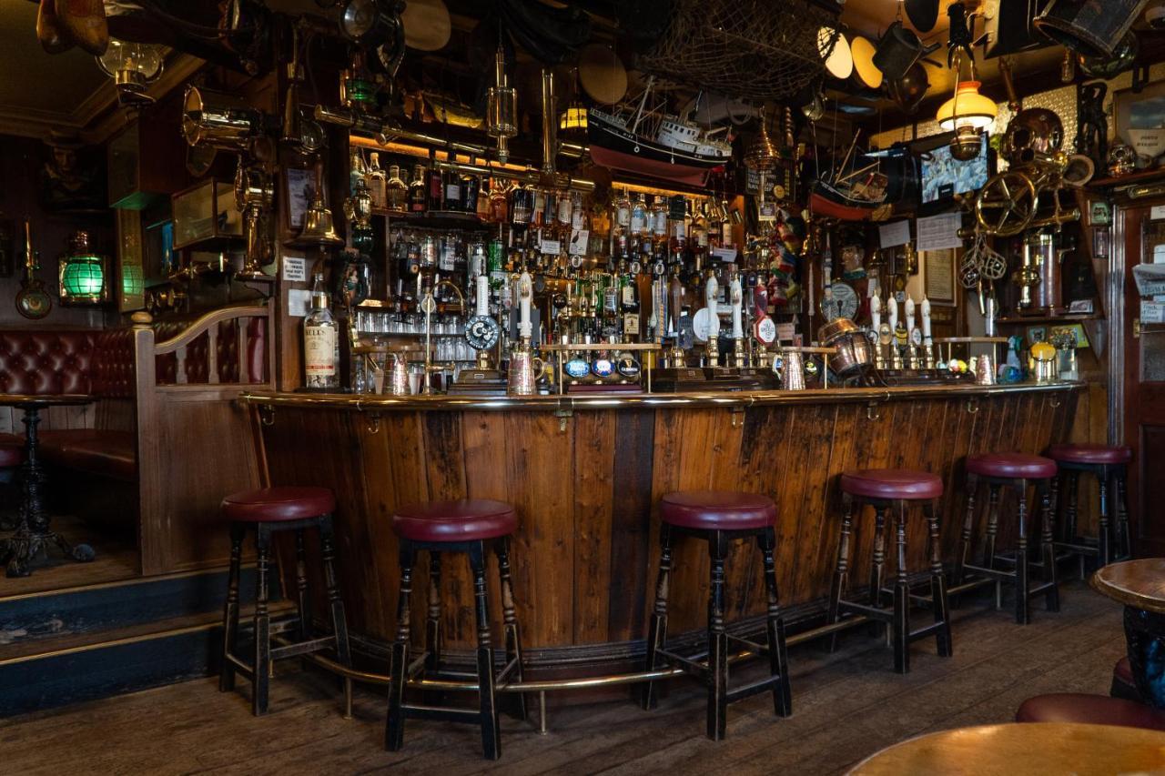 The Olde Ship Inn Seahouses Exteriör bild